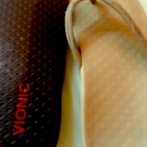 Ladies Vionic orthotic flip flops
